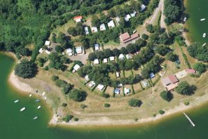 Camping du Viaduc au sud du Cantal en Auvergne-Rhône-Alpes