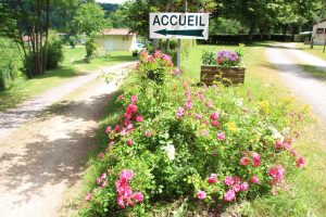 camping du Viaduc à Pers au bord du Lac de Saint Etienne Cantalès